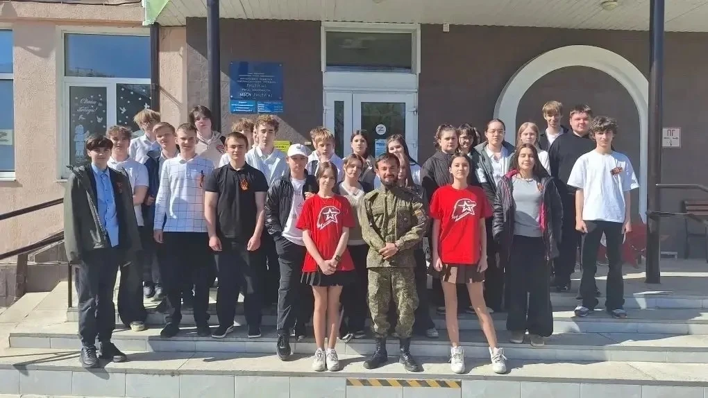 На днях в лицее № 1 состоялась встреча обучающихся 8-х классов с представителем «Боевог...
