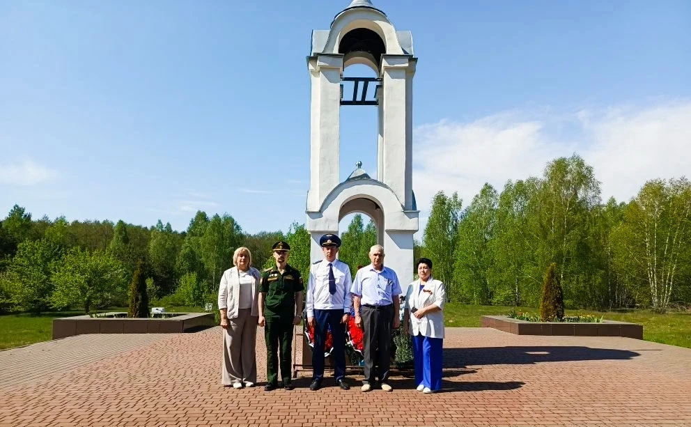 🇷🇺Руководители Клинцовского района, Холуев В. И. и Максименко Л. И. вместе с прокурором района Родин