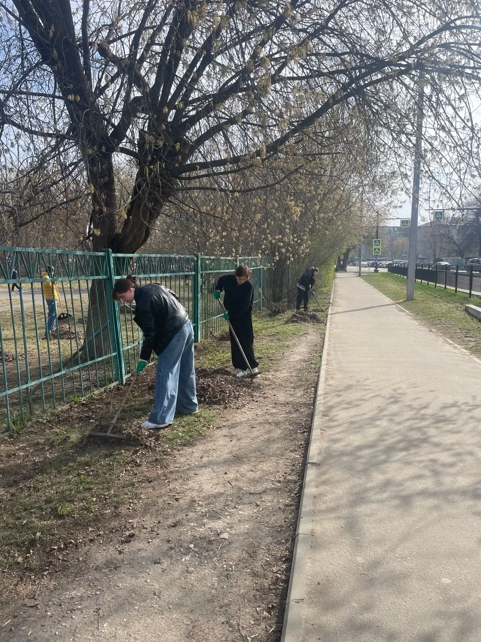 🔥 Чистота начинается с нас! Наш субботник!   17 и 18 апреля наша школа присоединилась к городской ак