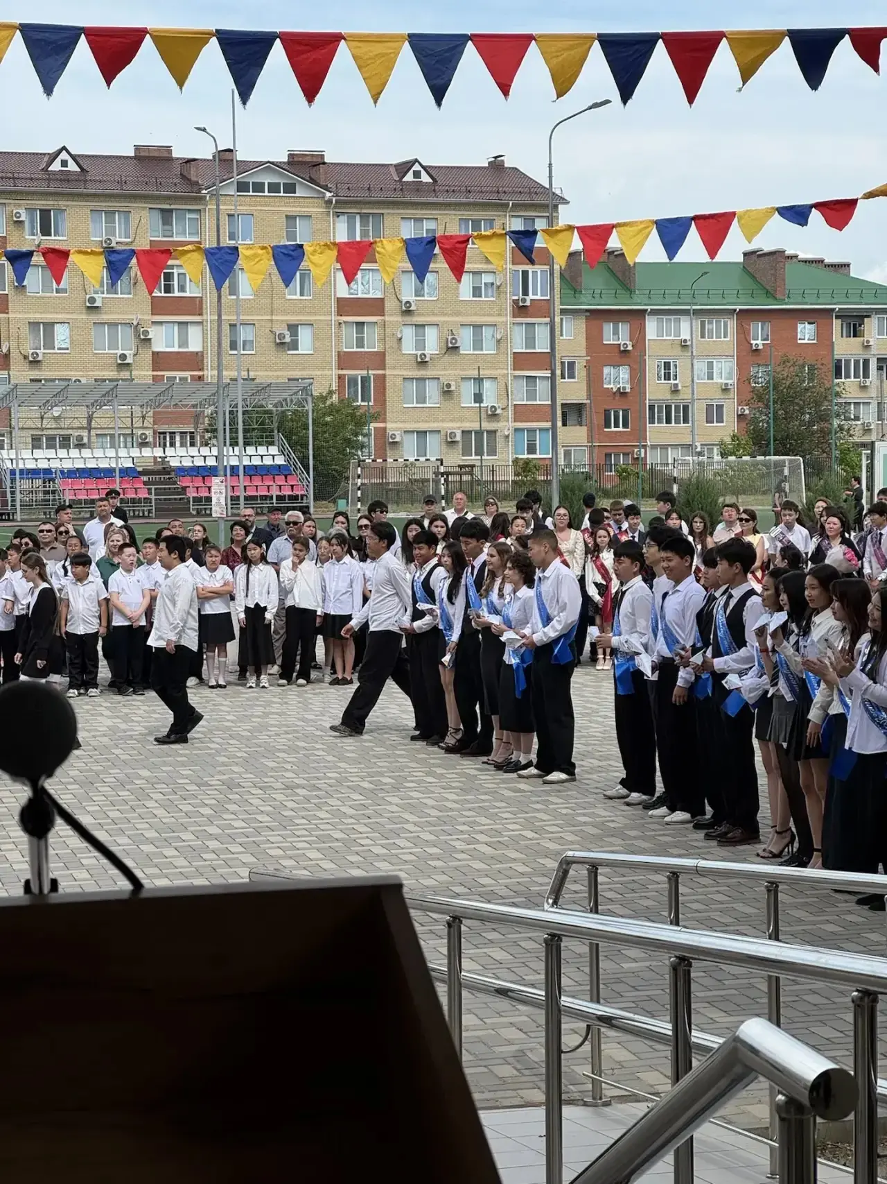 В эти дни по всей республике звенит Последний звонок. Это не просто школьный праздник, это — рубеж, 
