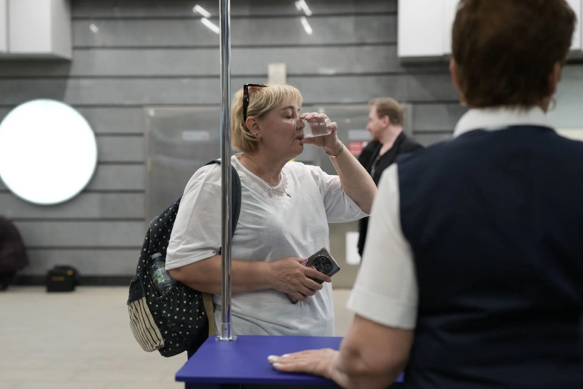 На улице становится жарче, и Минтранс Подмосковья совместно с перевозчиками организовали раздачу пит