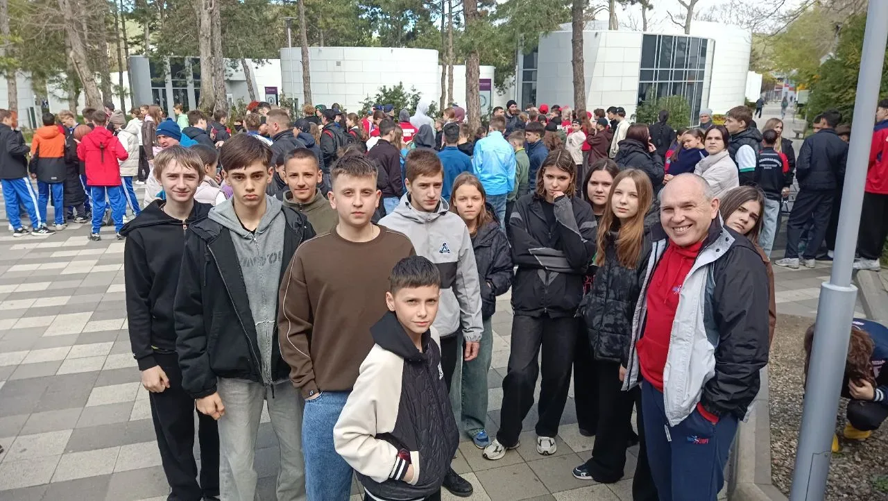 💥 Макеевские спортсмены из "ФОРТУНЫ" покоряют "Смену": старт Всероссийских игр! 💥  🤗 Юные спортсмены