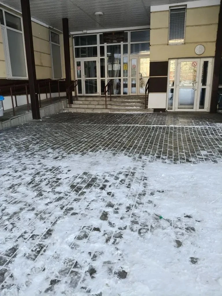 Погода продолжает удивлять 😉 но наша хозяйственная служба всегда готова ко всяким погодным сюрпризам