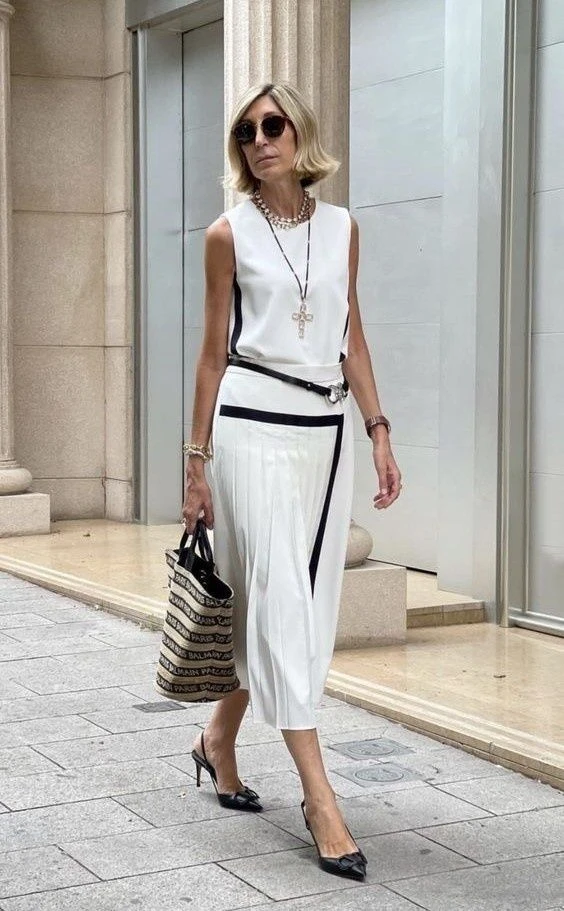 Возраст стилю не помеха ☺️👍  Fashion - модный журнальчик ✨  Выбираем лучший образ. Голосуйте, какой 