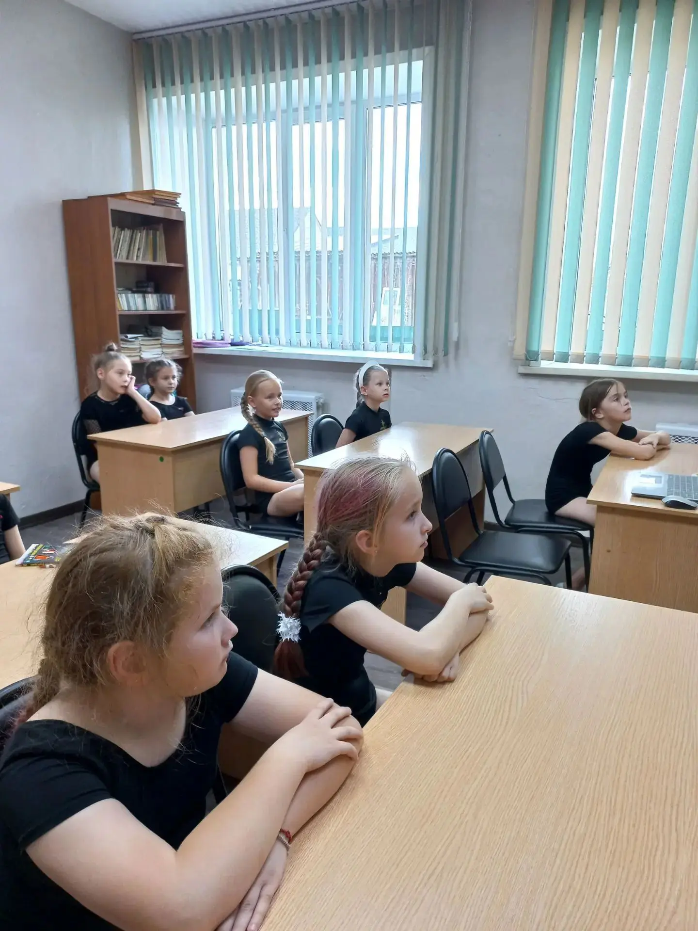 📢 В ДШИ прошел классный час «Вместе навсегда. Россия. Новороссия. Донбасс».