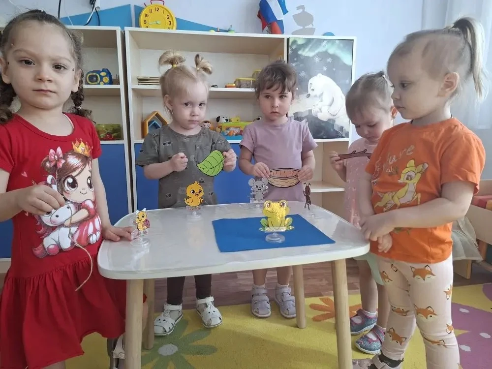 «Плывет, плывет кораблик»: как малыши из группы «Калина» оживили сказку В. Сутеева

В младшей группе