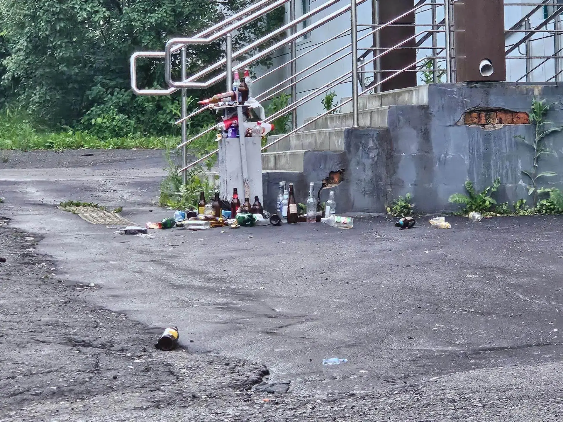 😡 Жители жалуются на состояние урны у магазина на Уральской, 51

По словам очевидцев, урна у магази