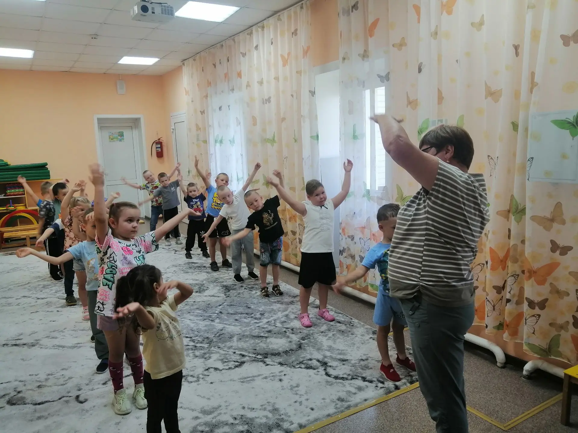10 августа в нашем детском саду отметили День физкультурника. Дети узнали, что такое фи...