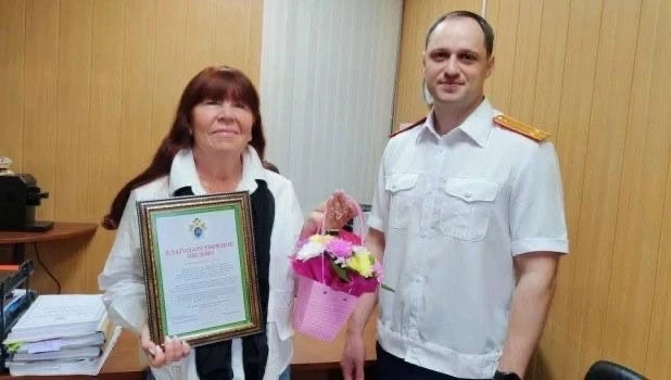 Жительницу Новоалтайска Марию Зеленину наградили за спасение 17‑летней девушки.

8 июля в парке сана