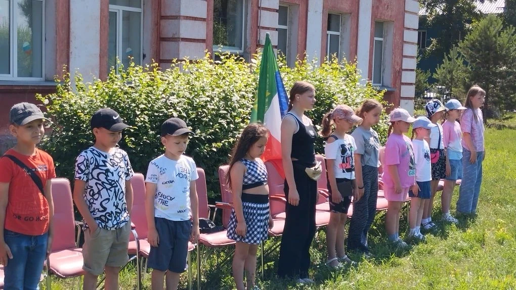 История одного дня

Накануне в Центре развития творчества, в честь 35-летия образования Республики Х