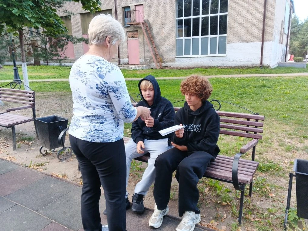 🚭В Центральном парке посёлка состоялось важное мероприятие для подростков и молодёжи, ...