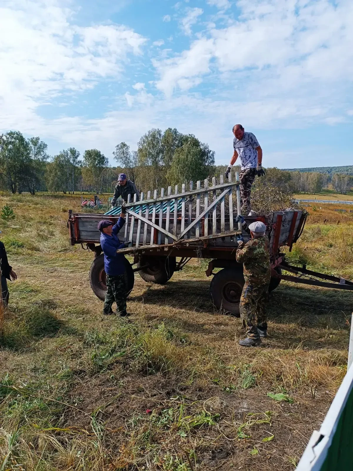 🧹 В наших сельских поселениях прошли субботники «Чистый четверг»! 🌿Все вместе мы сдел...