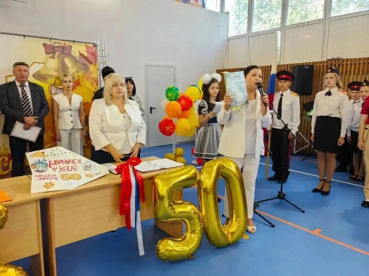 📚 Сегодня в нашей школе прозвенел первый звонок 🔔