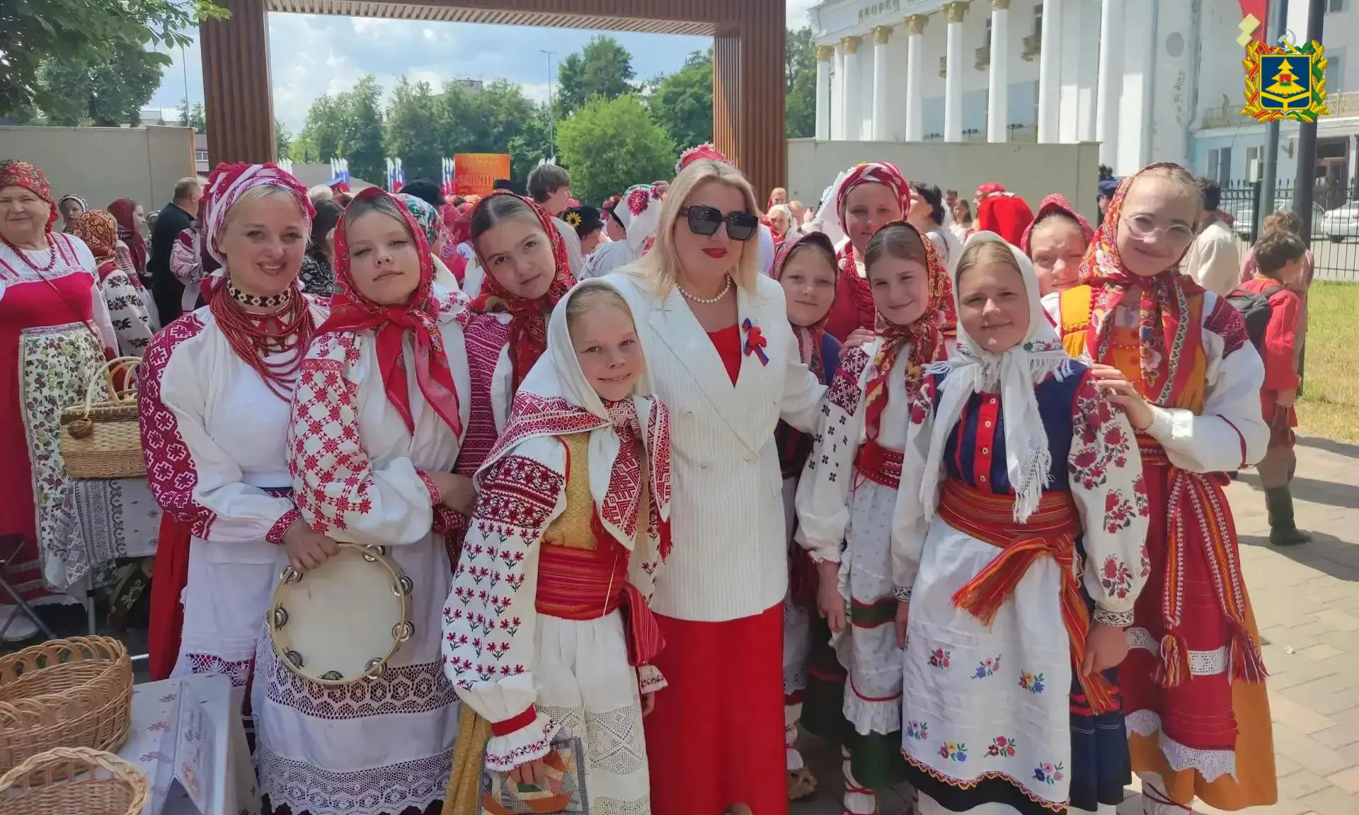 В День России в Брянской области состоялся большой фольклорный фестиваль «Деснянский хо...