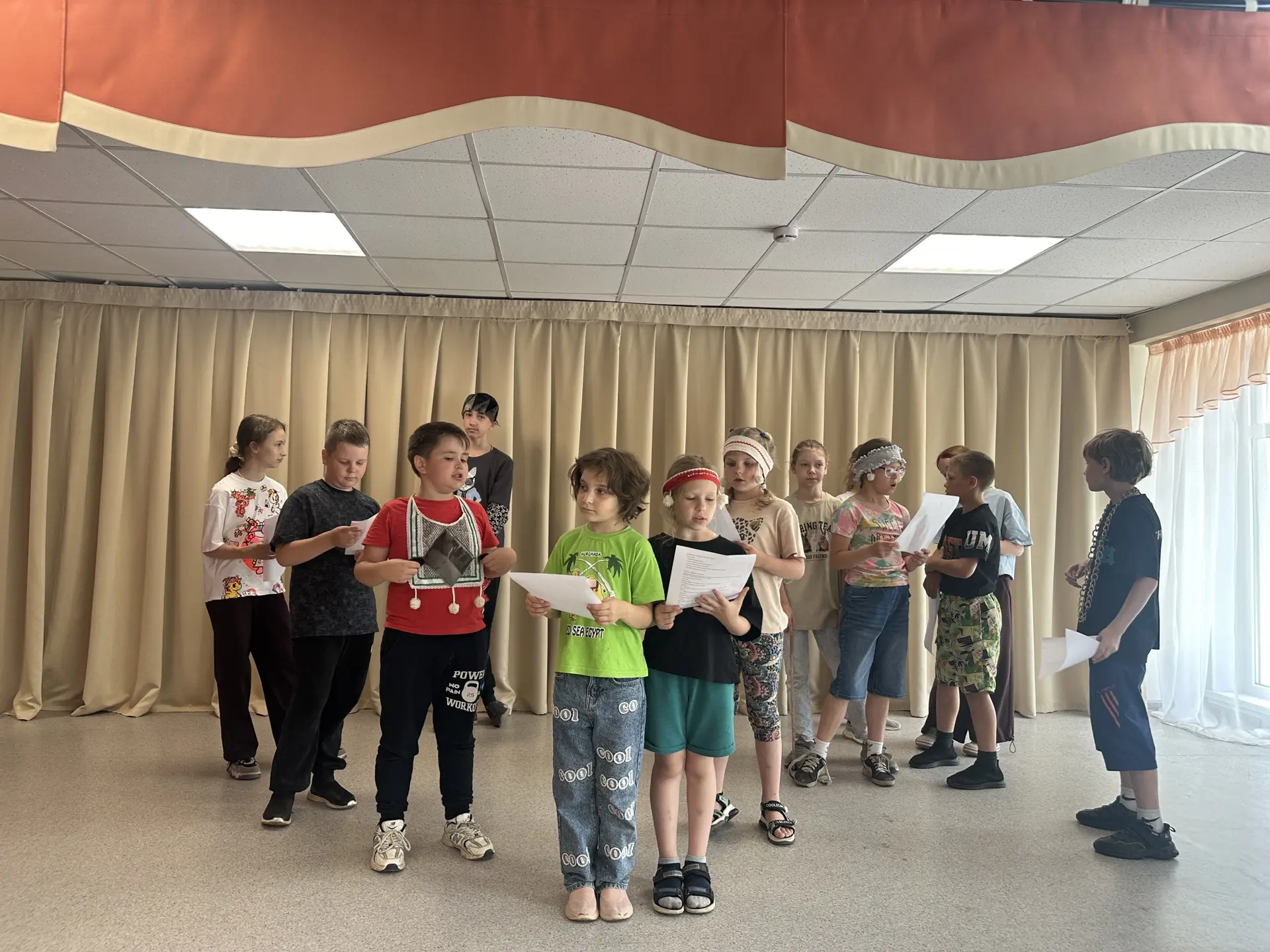 🎨 12‑й день в лагере «Исток»: Палитра национальных нарядов! 🎨
Сегодня в нашем лагере царила настоя