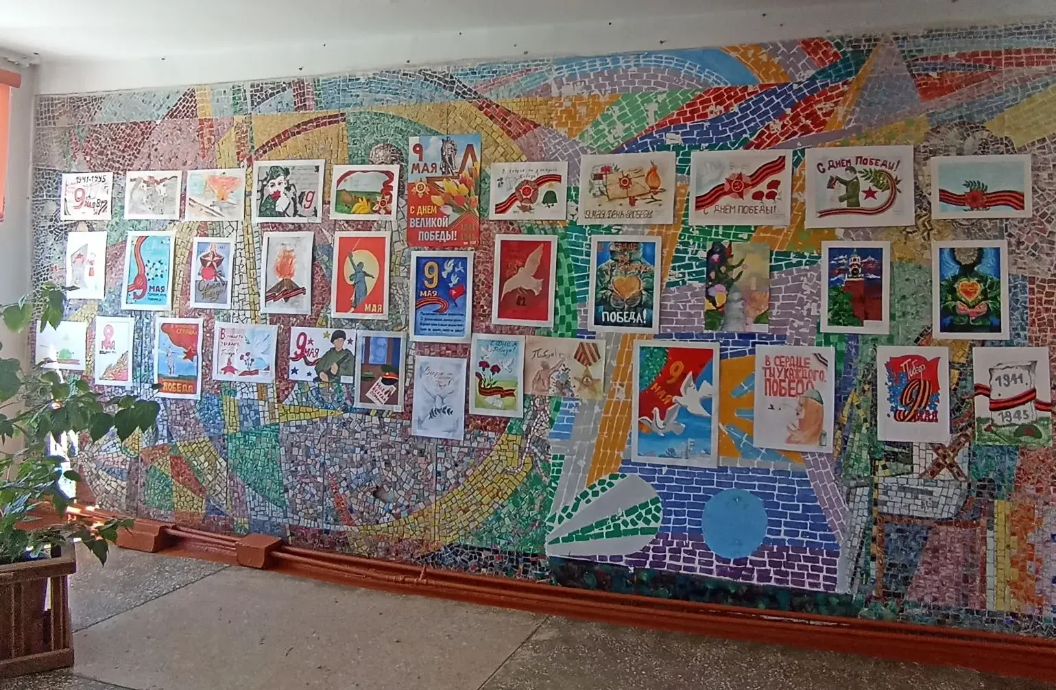 Выставка плакатов «В сердце ты у каждого - Победа!». Ученики 5 – 10 классов изобразили на плакатах с