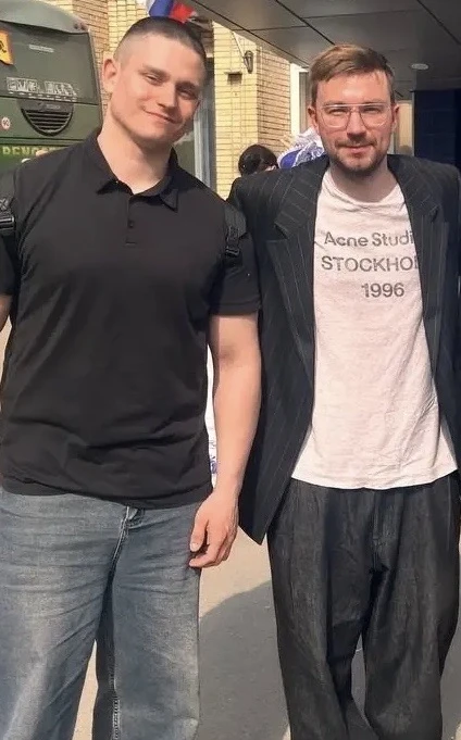 Обычный такой день в институте у сына. Петров в гости зашел 😁