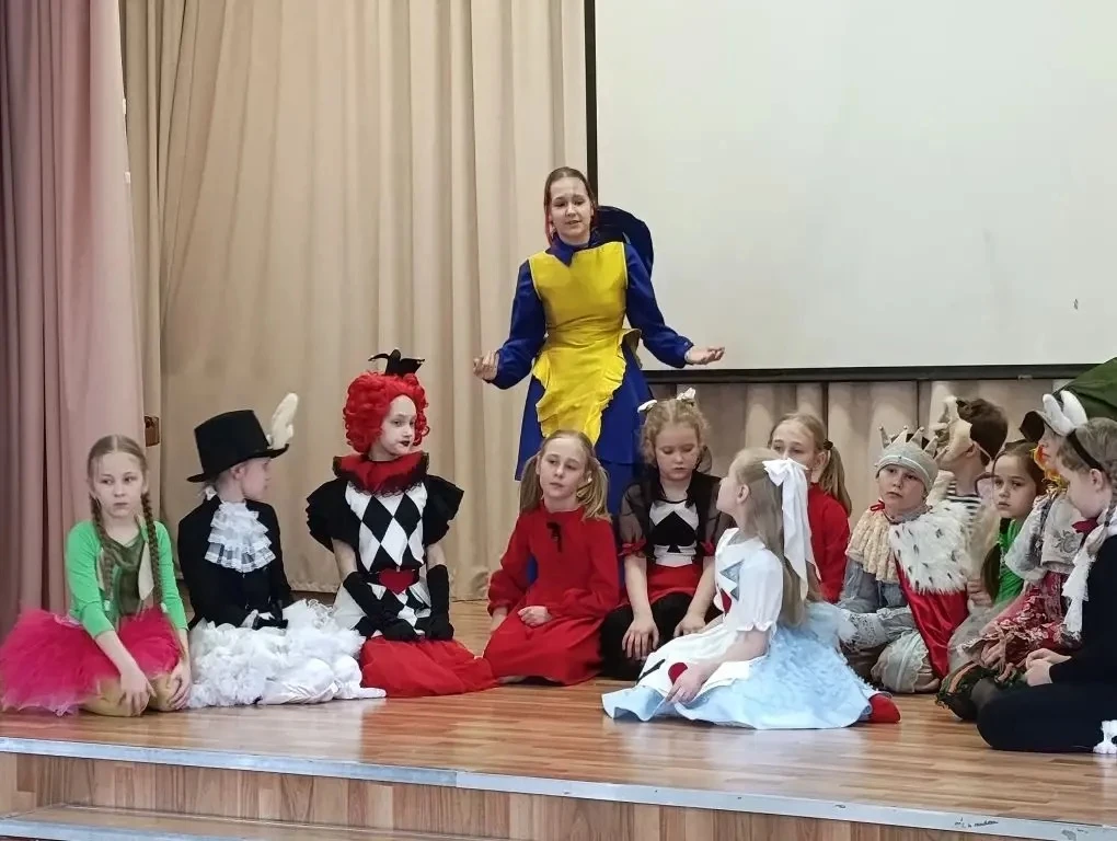ШКОЛЬНЫЕ СПЕКТАКЛИ🎭  💥 Сегодня для учеников начальной школы детская театральная студия «Соколики»пре