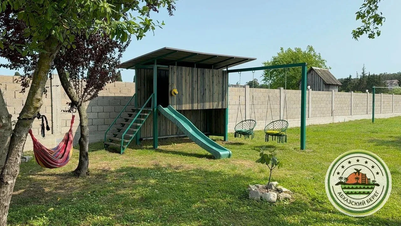 #АБХАЗИЯ #ПИЦУНДА ул. Агрба, 3А  🏊 “ЛК-ОТЕЛЬ” с бассейном  👥 до 4 человек  Небольшой отель всего на 