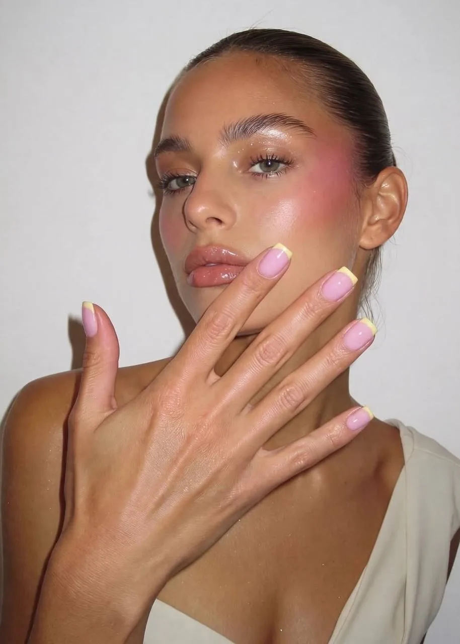 💅Сливочный оттенок снова набирает популярность в маникюре и теперь выглядит ещё интере...
