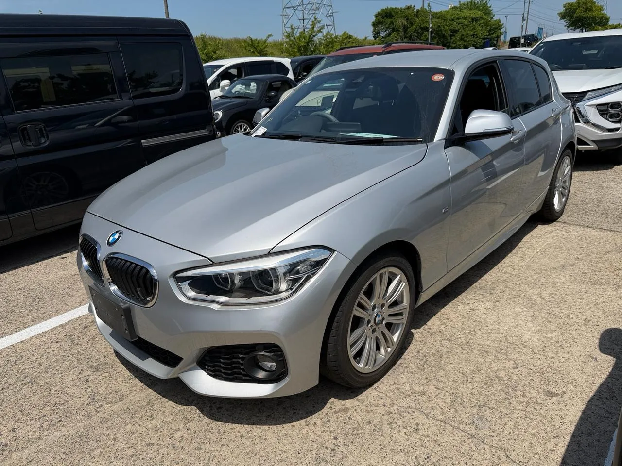 Приобрели и уже доставили на стоянку в Японии немецкий хотхэтч BMW 1 серии для Лилии из г. Коломна👏