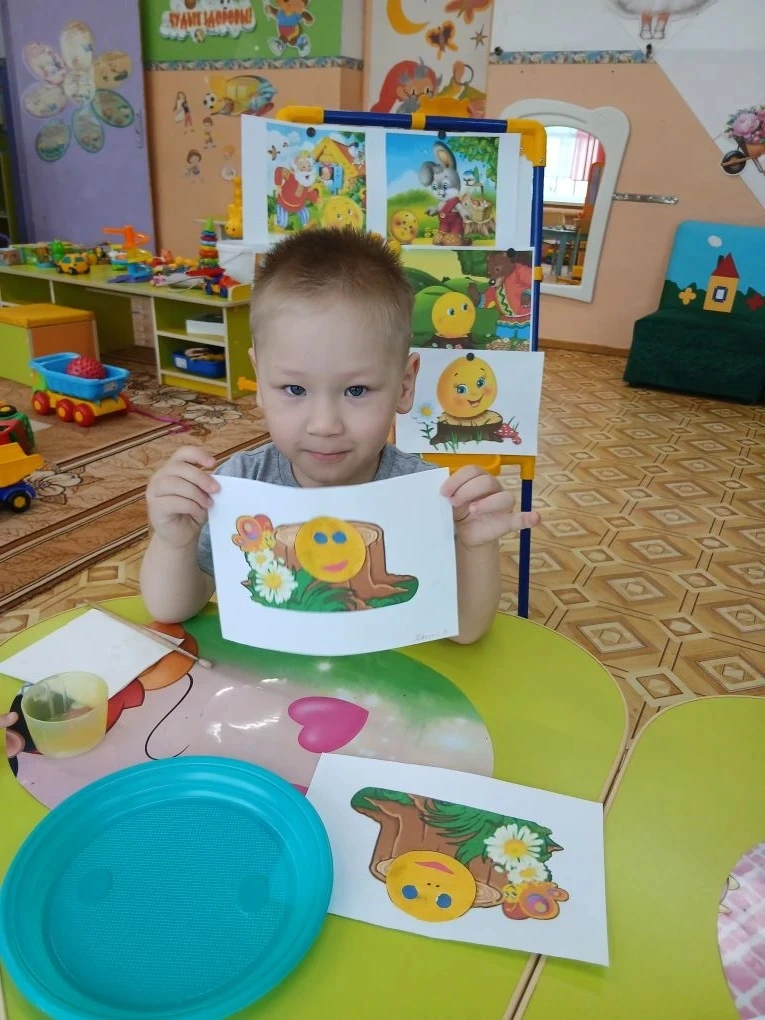 Сказка своими руками: «Колобок» в младшей группе
На этой неделе в нашем детском саду проходит темати