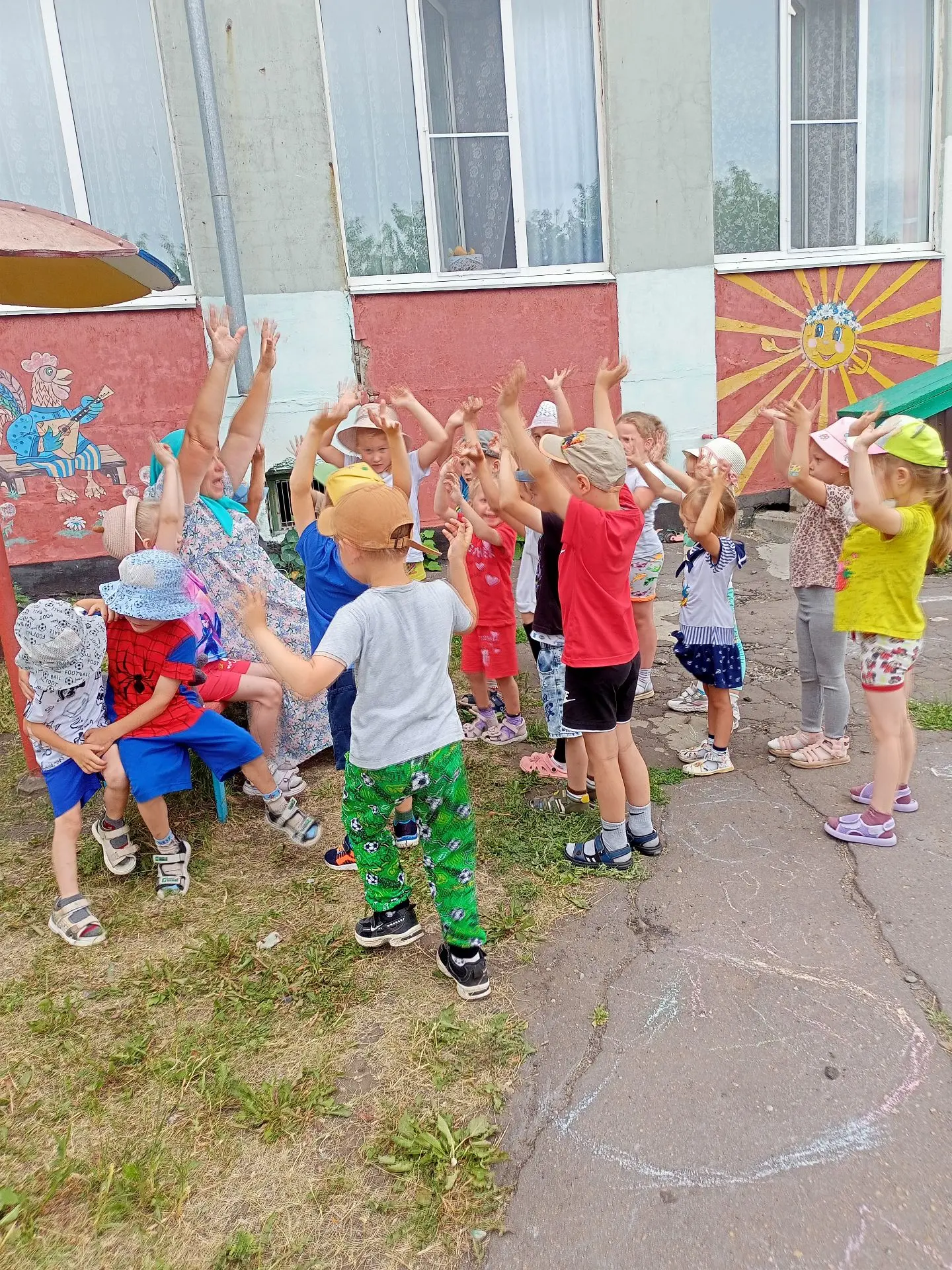 Подвижные игры – источник радостных эмоций, одно из лучших средств научить ребенка общаться со взрос