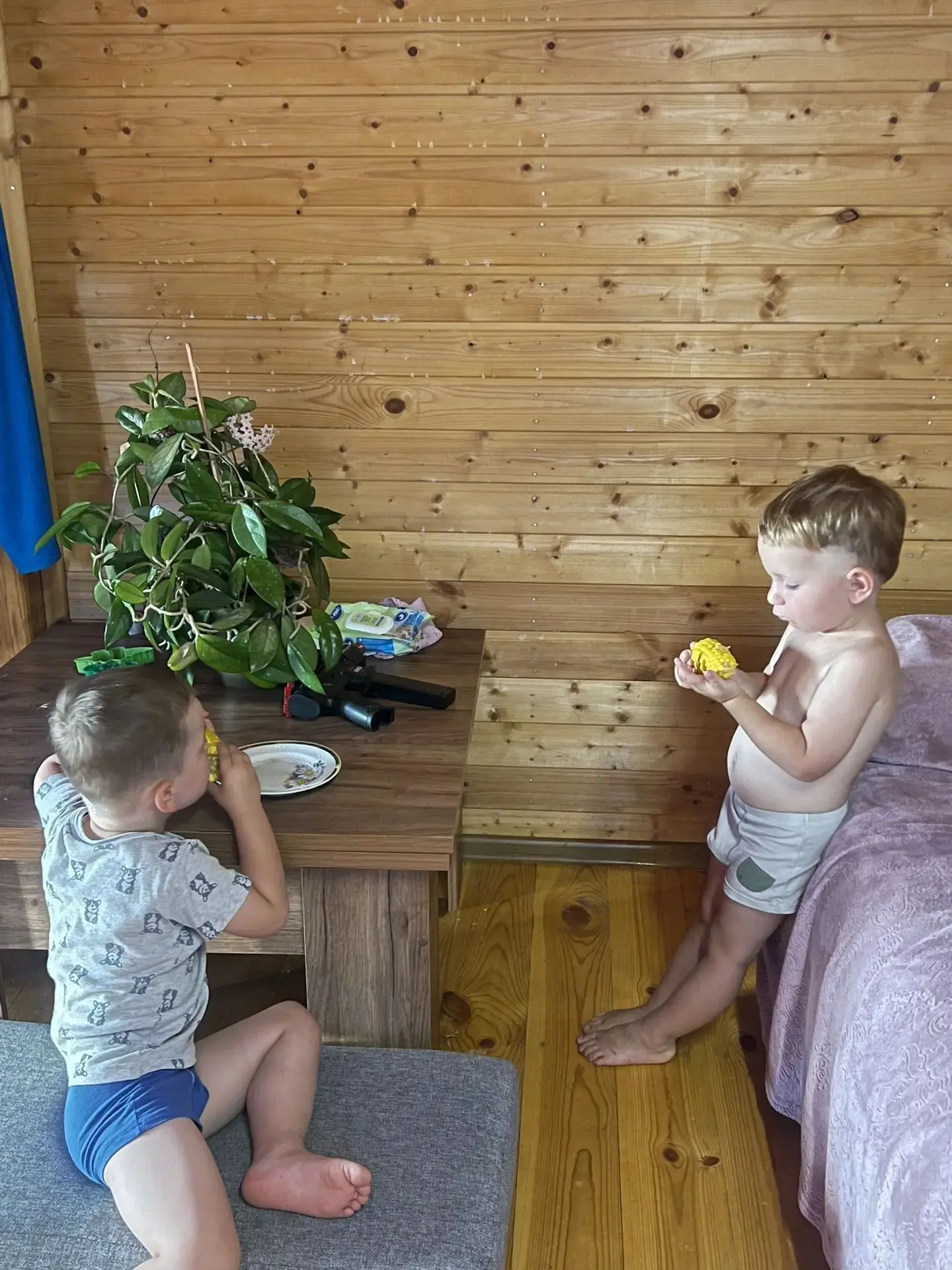 У детей вчера был насыщенный день 🤣🤣🤣🤣 и поработали и поиграли и отмылись в ванной....