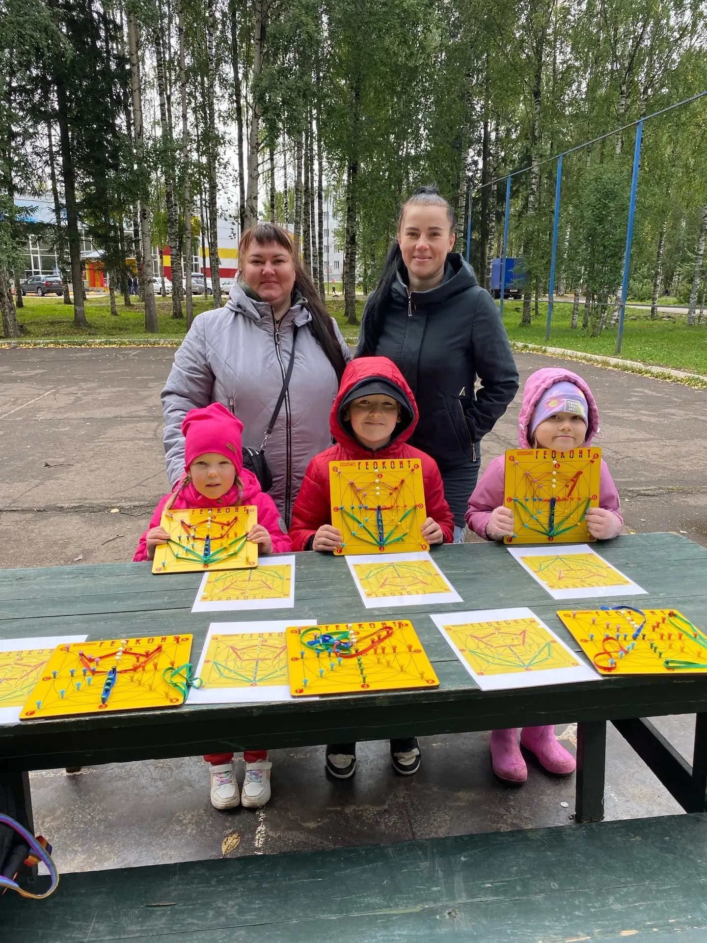 Прохладная погода не стала помехой для творчества и хорошего настроения!