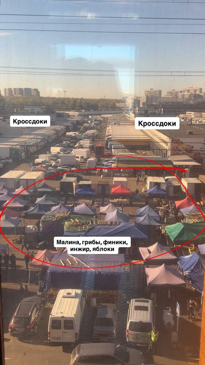 Снимала из лифта здания Фуд сити, парковка на крыше, в самом здании большое количество ...