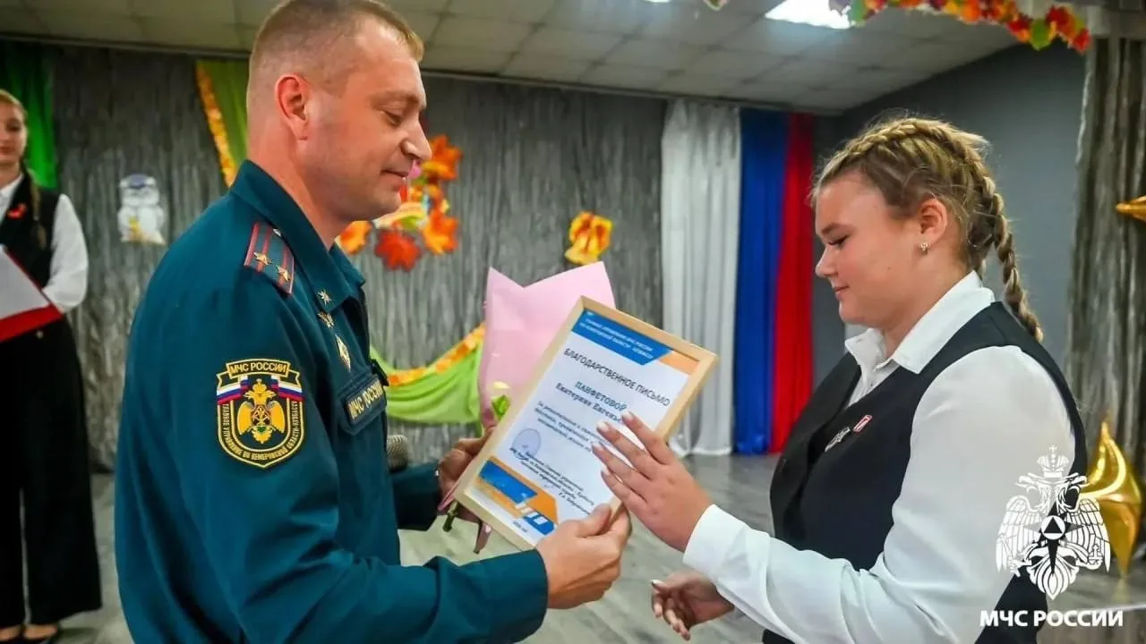 В Новокузнецке школьница спасла пожилую женщину из задымлённой квартиры