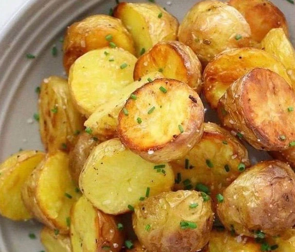 🥣 Аппетитная картошка с хрустящей корочкой — простая, ароматная и нереально вкусная 🥔  🔖 Ингредиенты