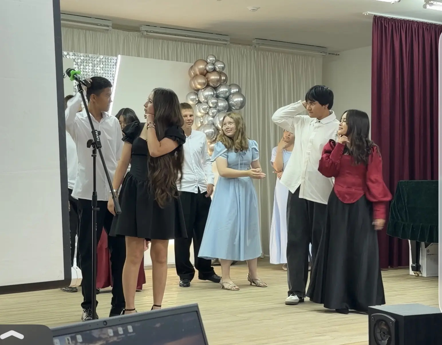 Волнительный и радостный день! 🎓✨

В нашей школе отгремел выпускной для 9-х классов. Этот важный ру