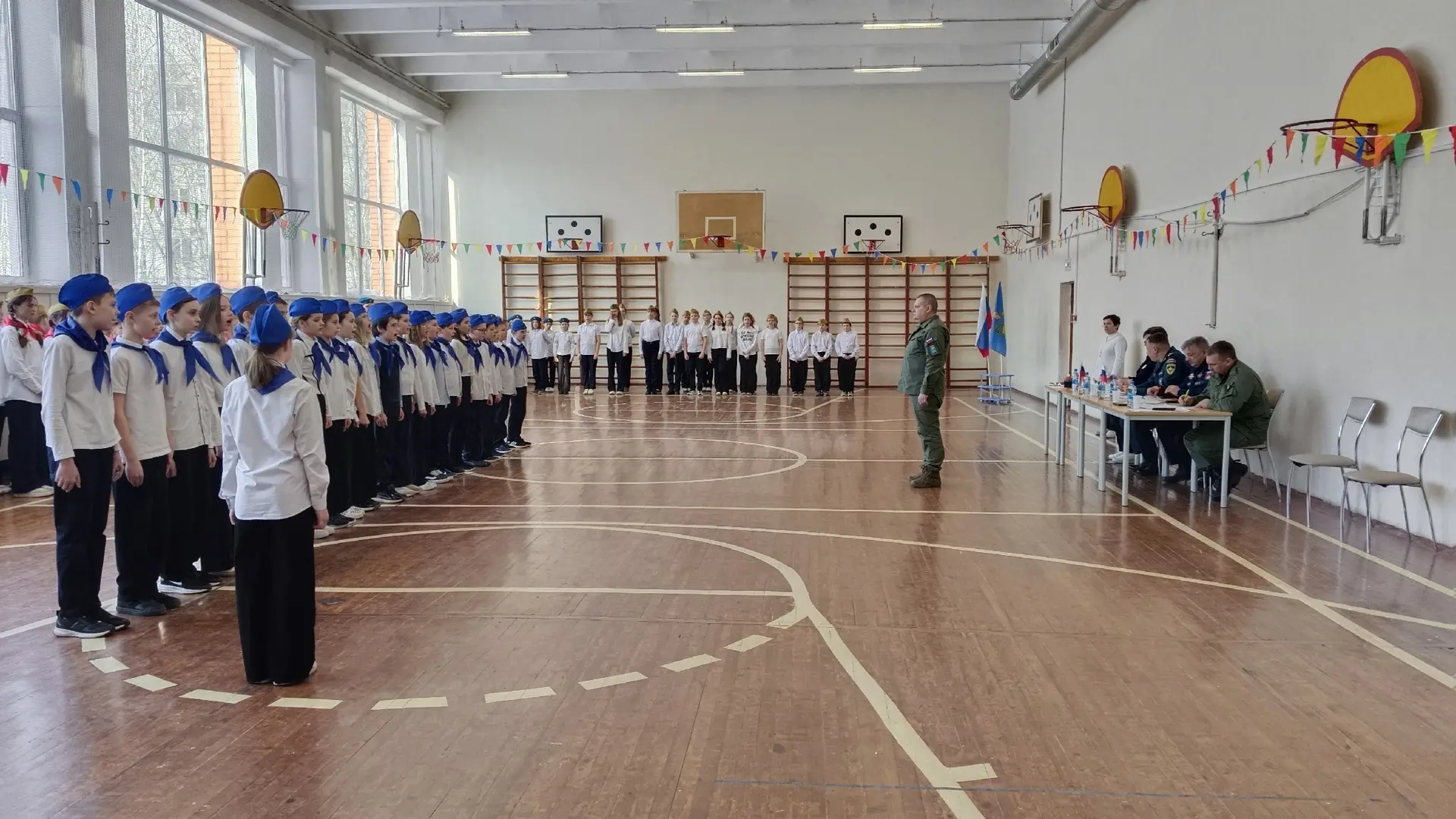 Продолжаем делиться фотографиями со смотра строя и песни посвященного Дню защитника Отечества!