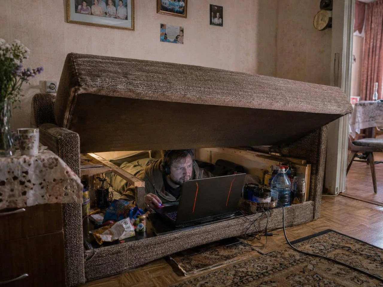 В Кузбассе задержали геймера, который 8 лет скрывался от ФСИН в квартире собственной матери... в див