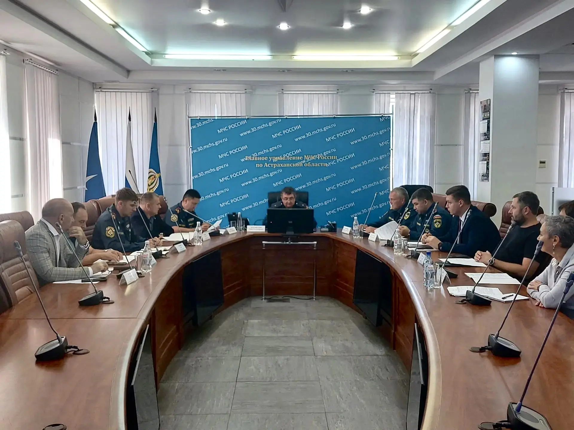Состоялось заседание Общественного совета при Главном управлении МЧС России по Астрахан...