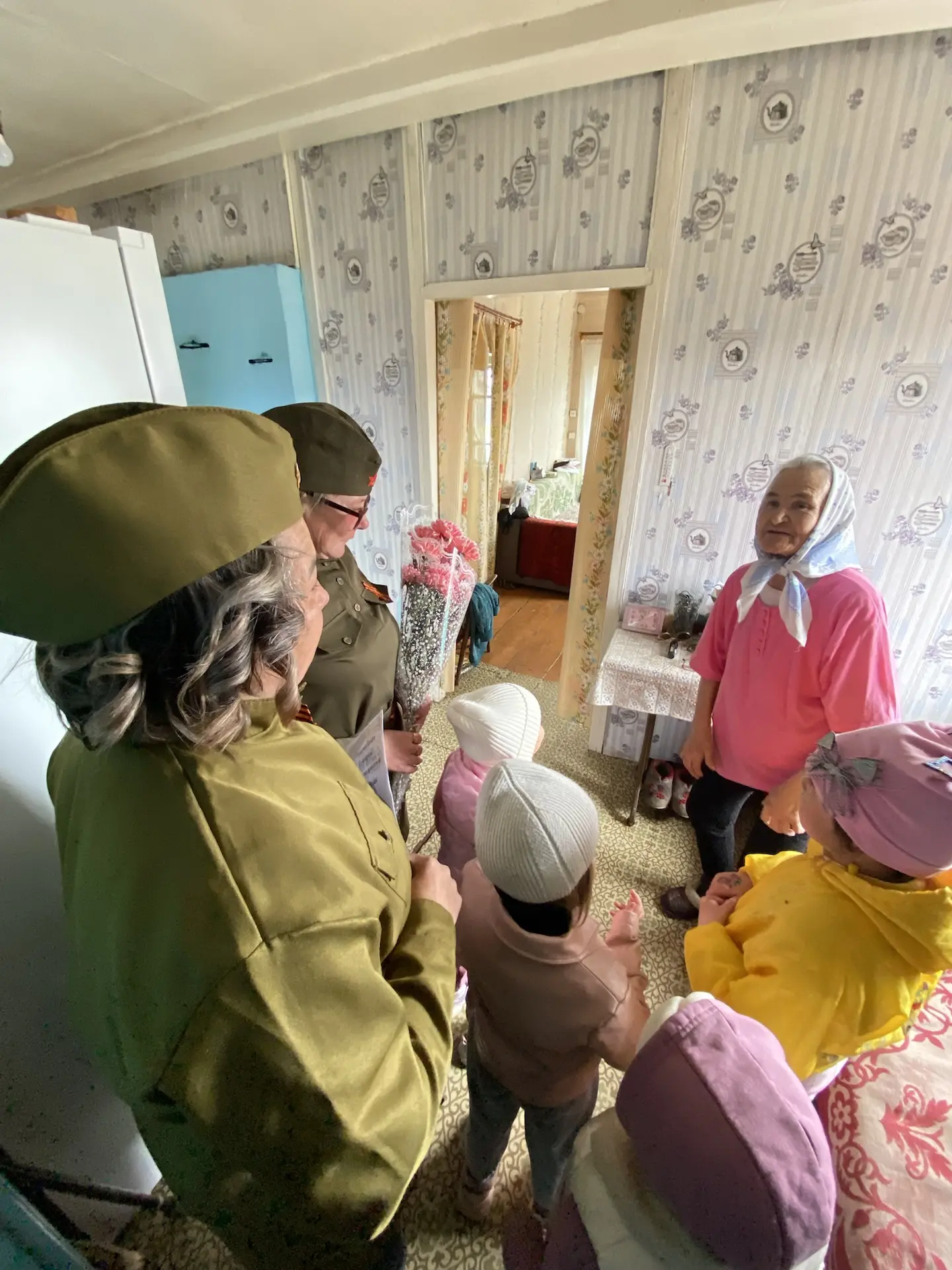 Дорогие друзья! Сегодня в нашем детском саду прошёл необычный день. Мы с ребятами отпра...