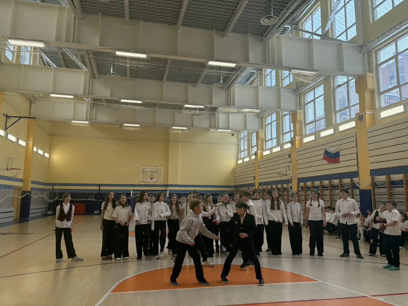 🇷🇺 Память в песнях и лицах В преддверии 23 февраля наша школа наполнилась особой атмосферой мужества