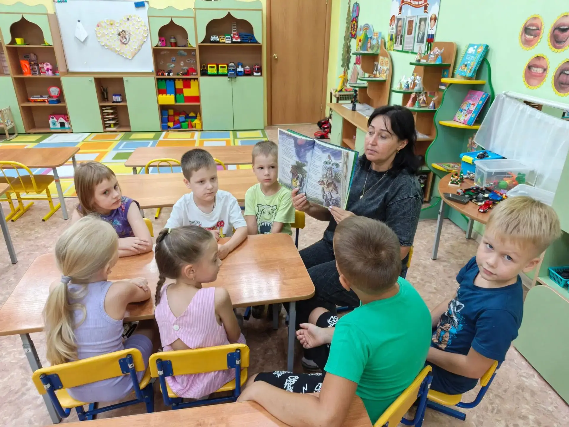 Ягодки вспоминали сказку К. Чуковского "Федорино горе" дети с удовольствием выразительно проговарива