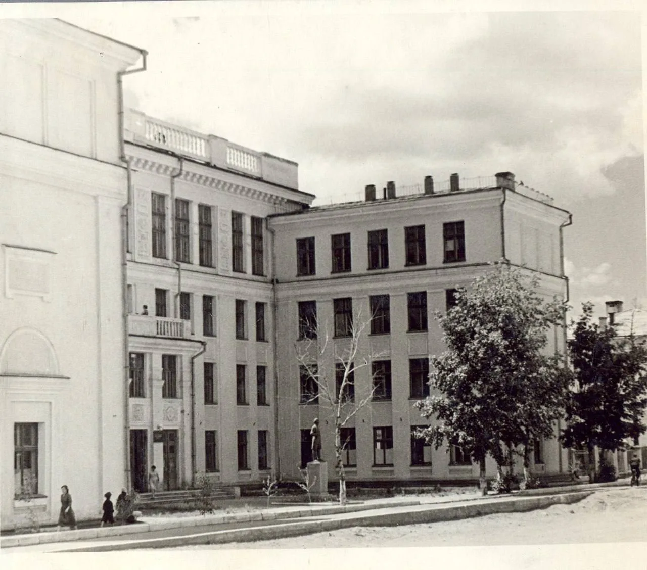 🎓 Корпус Читинского педагогического института на улице Бабушкина. Лето 1958 года.