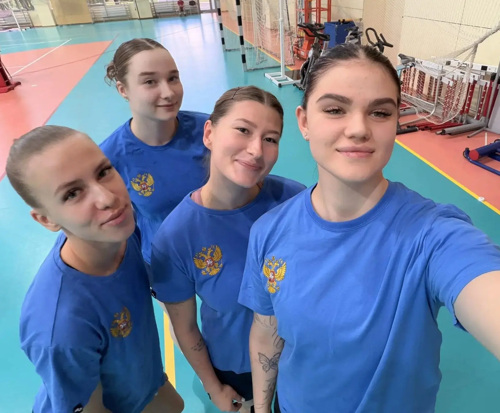 👋 Наши «сборницы» передают тольяттинским болельщикам большой привет из Новогорска, где завершается 