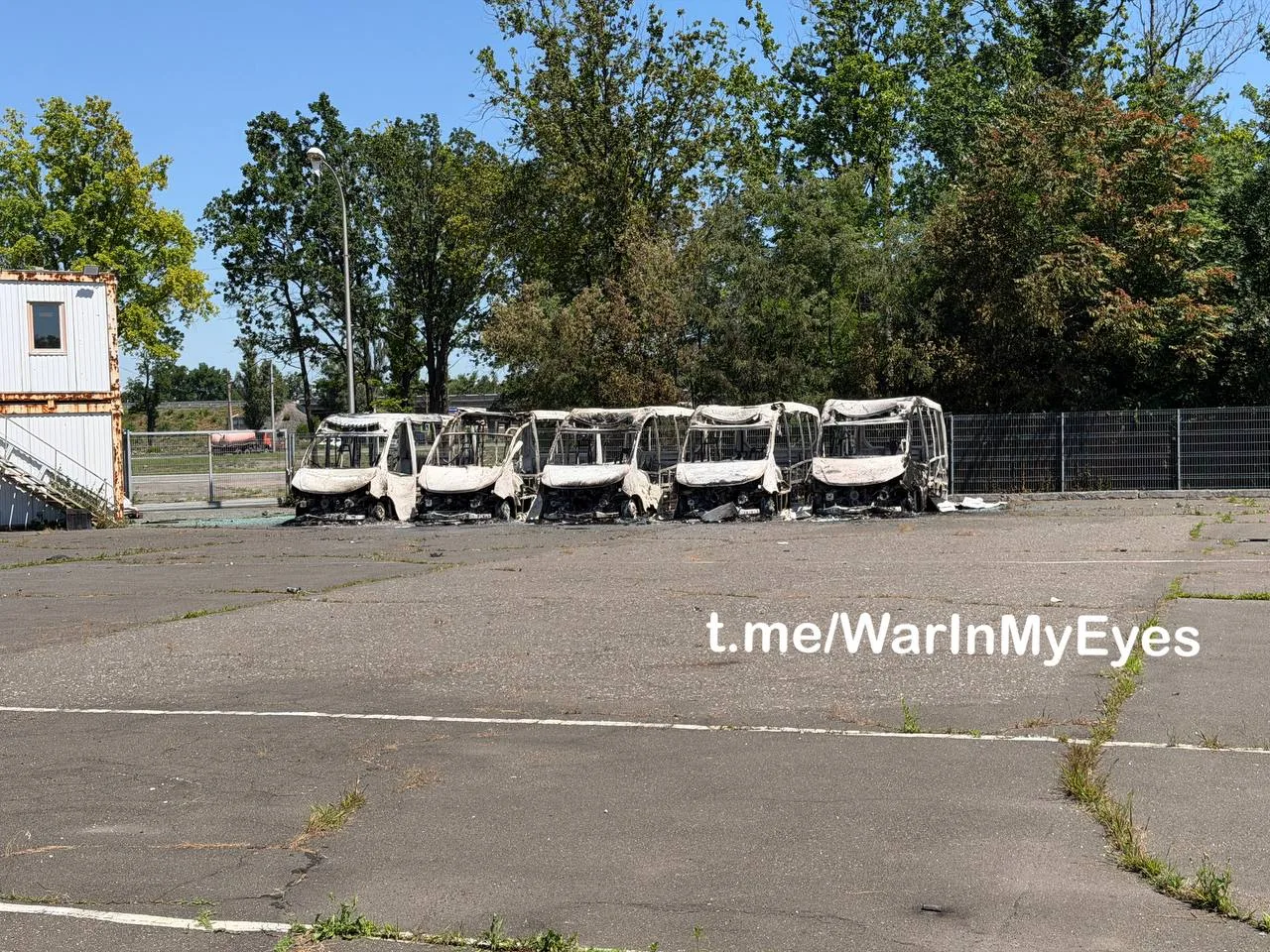 Последствия прилета БПЛА по стоянке автобусов в Калининском районе