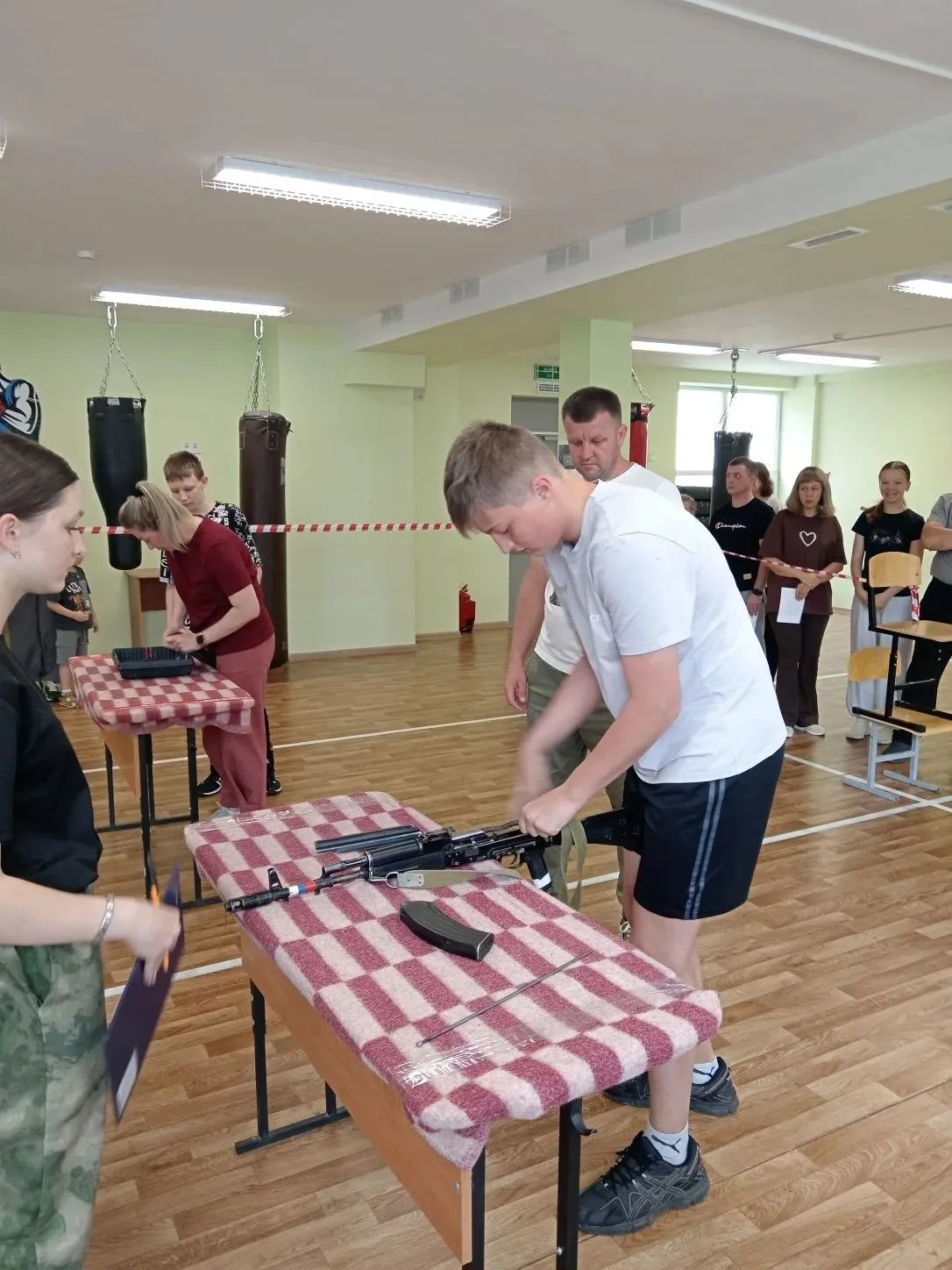 Сегодня в Белгороде прошёл яркий этап военно-патриотической игры «Семейная Зарница»!  Соревнования о