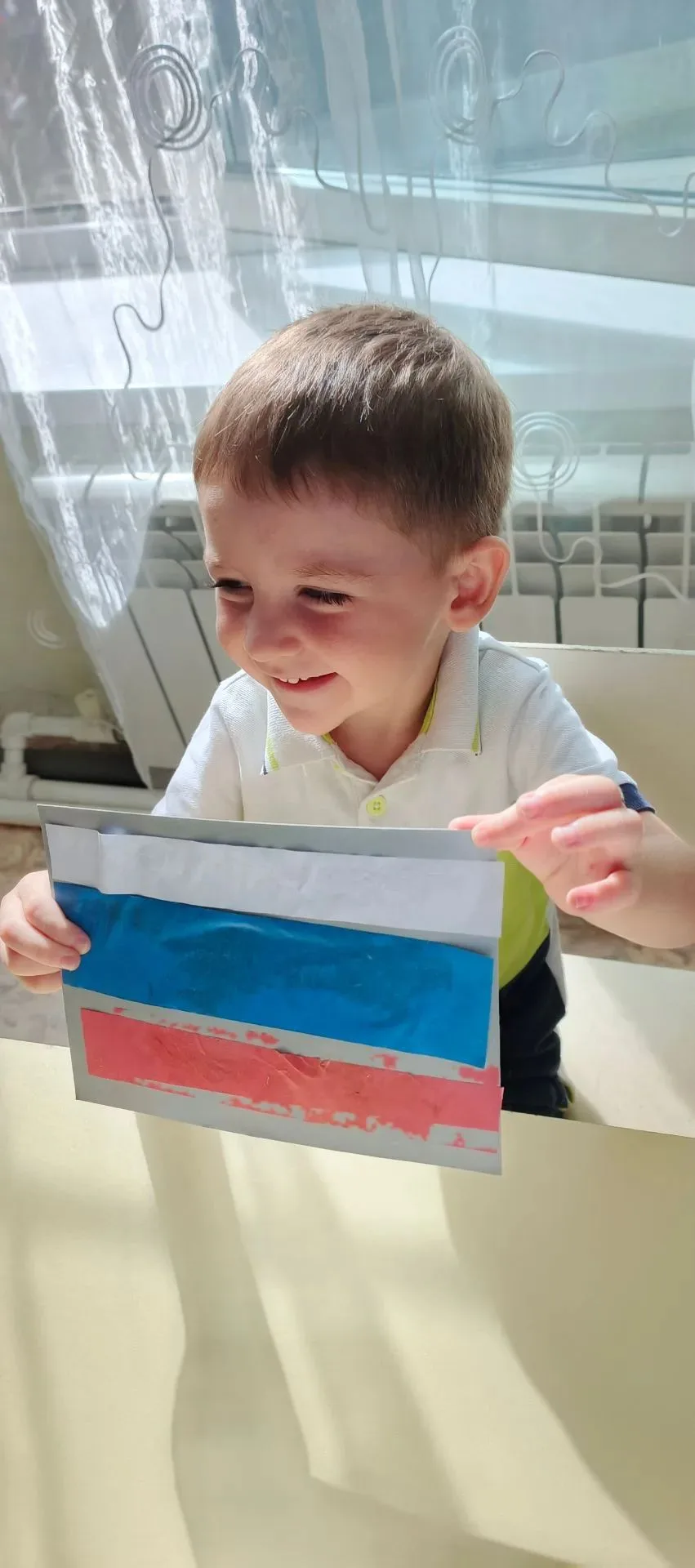 Маленькие ручки — большой любви к России!