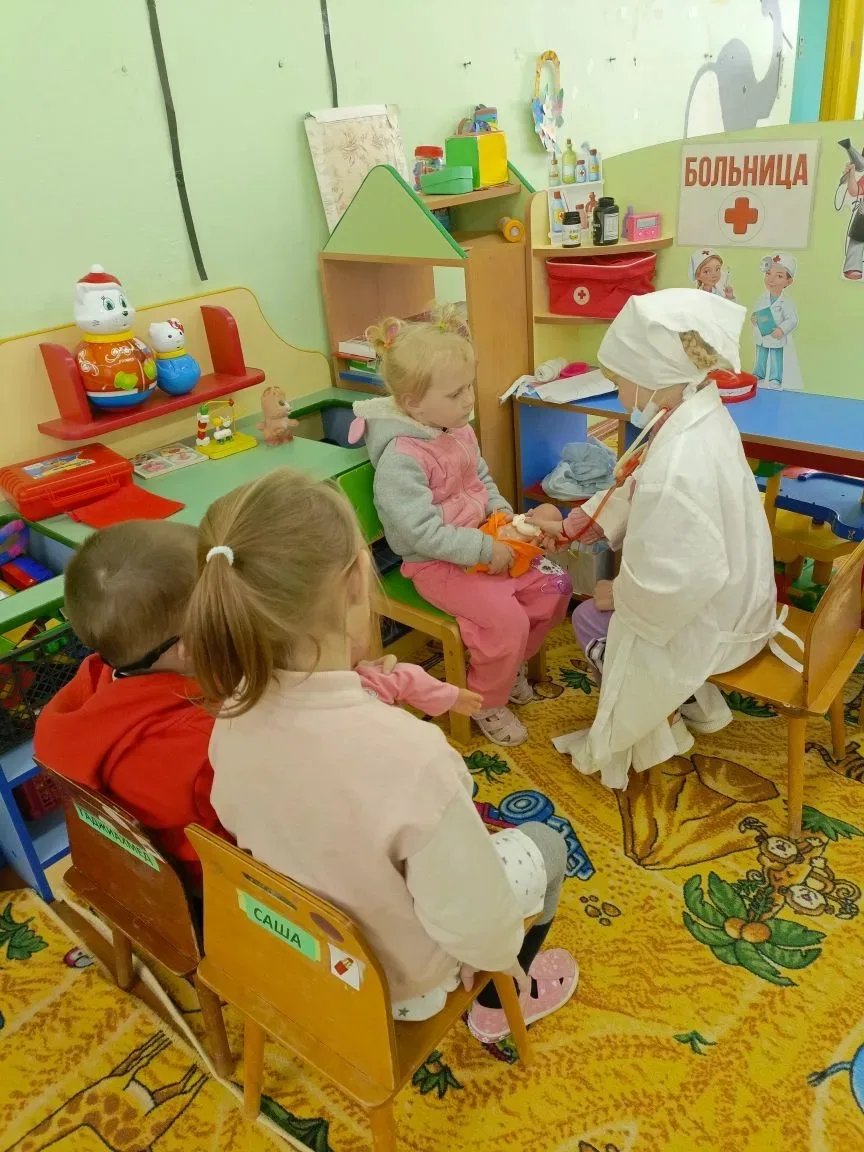 Дошкольная группа продолжает реализацию проекта "Семья - это Мы". В конце мая ребята пр...