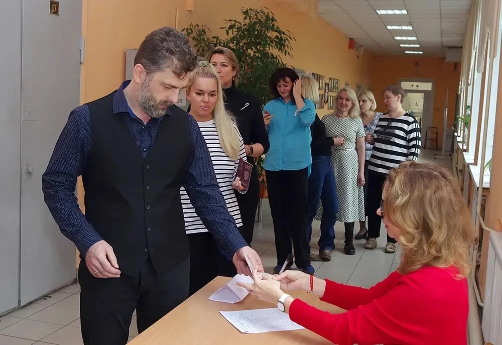 Родители сдали экзамен по русскому языку в формате ЕГЭ  ✒️ Процедура полностью повторила настоящий э