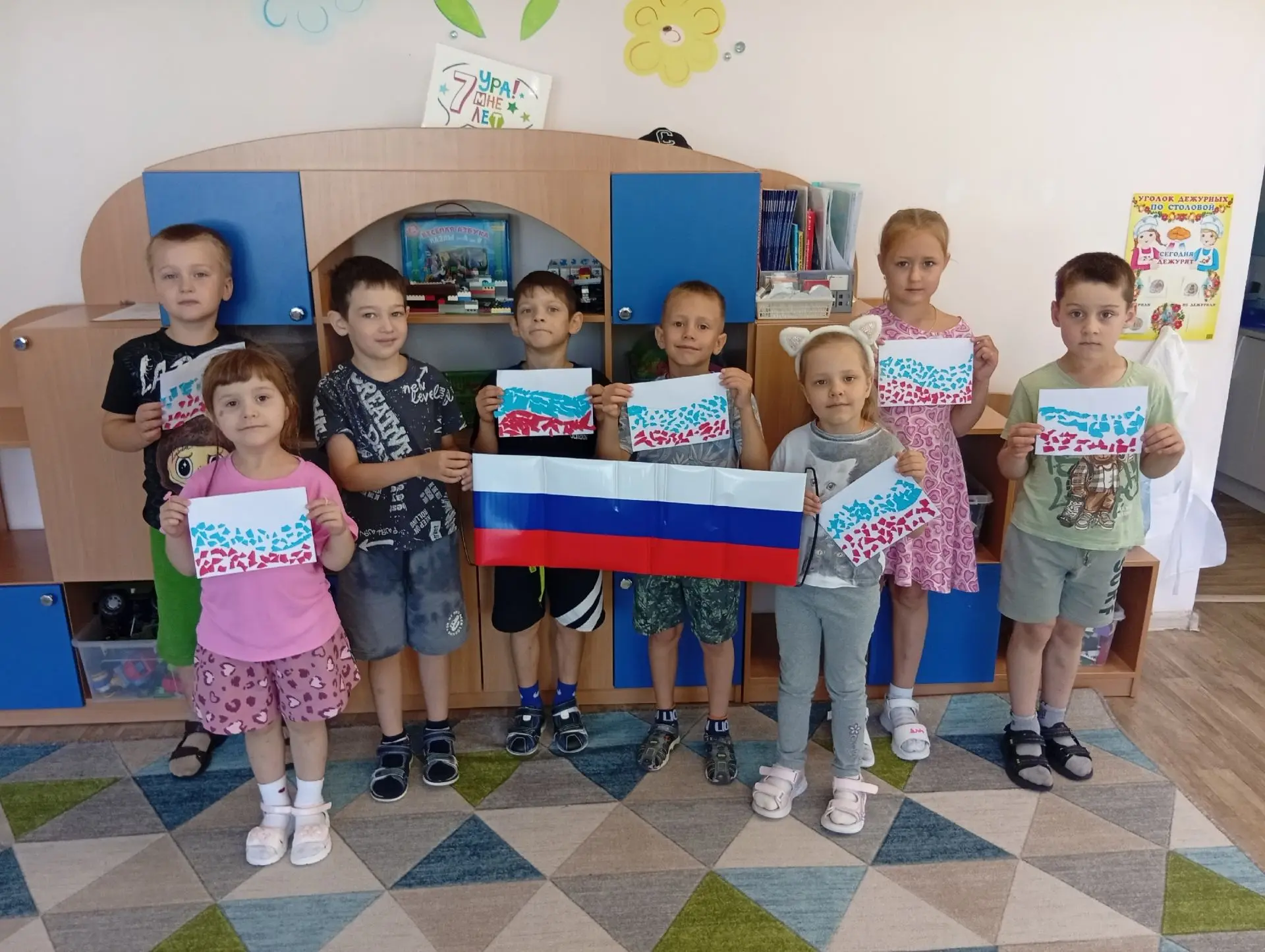 22 августа мы отметили День Государственного флага РФ! Ребята посмотрели презентацию о ...