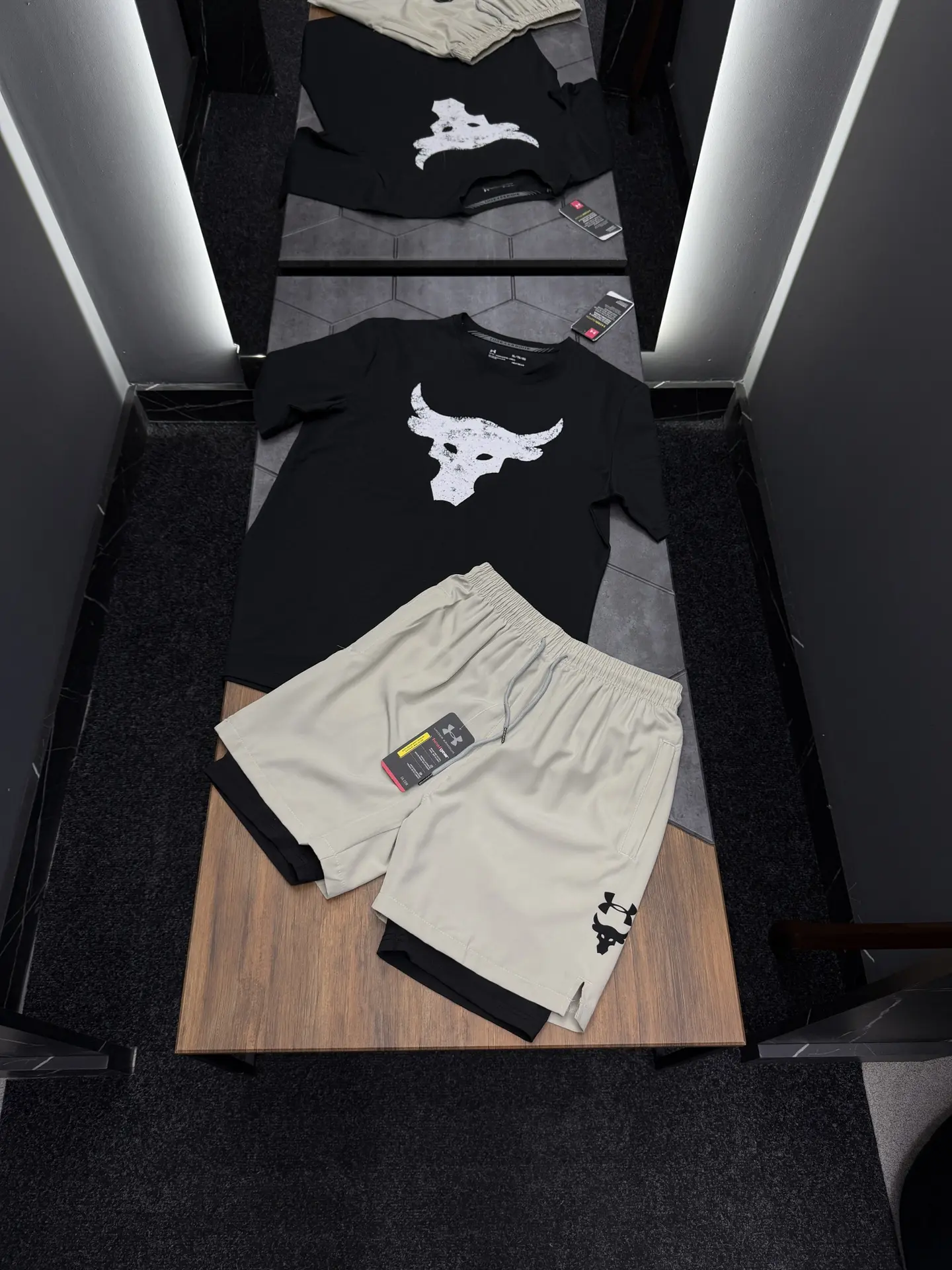 Всем привет, вашему вниманию комплект для занятий спортом от бренда Under Armour, при желании можно 