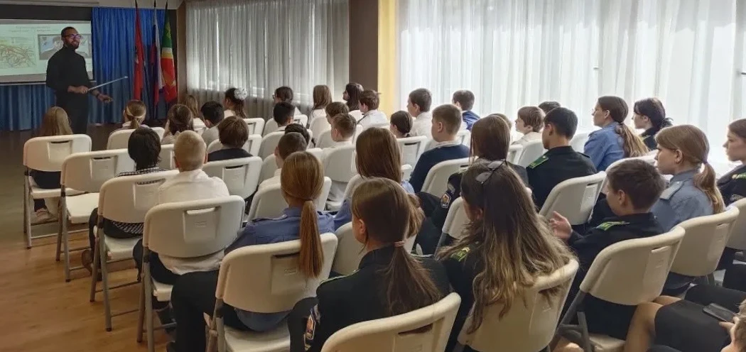 ⭐️Герои войны: урок мужества от Александра Оджо⭐️  💡Ученики 4 «В» класса вместе с кадетами из 8 «Б» 