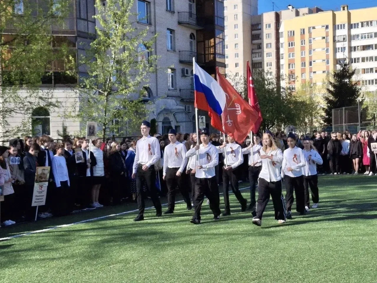 8 мая 2026 года наш школьный стадион наполнился особой атмосферой. Мы собрались, чтобы отметить 81-ю